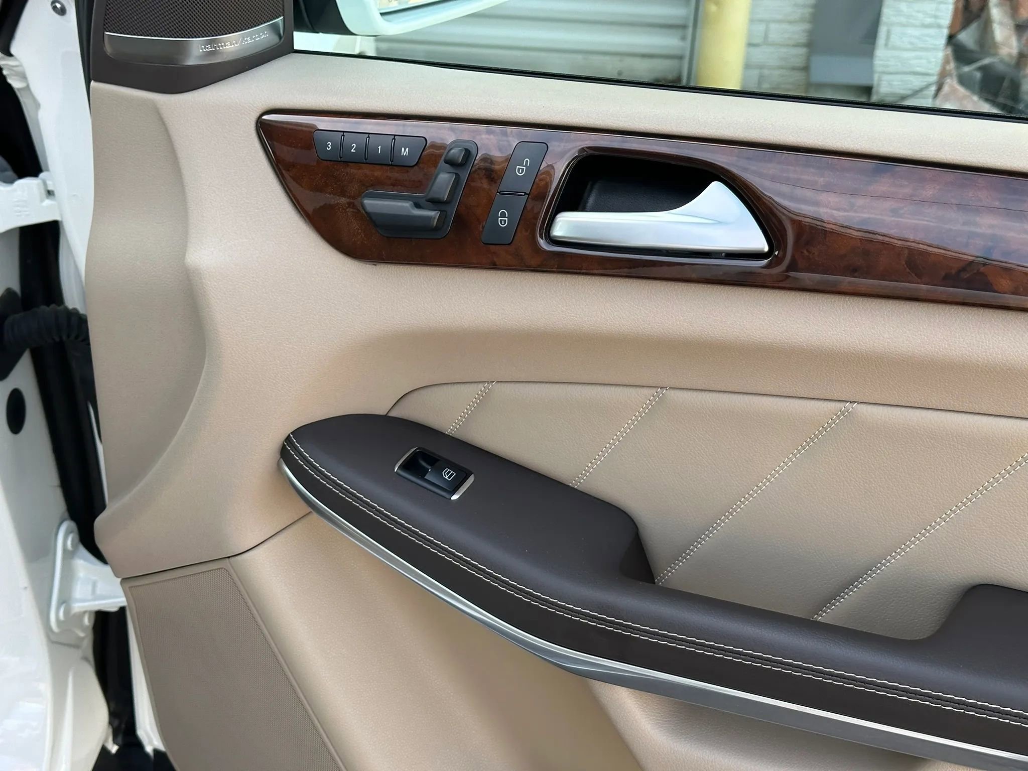 Used 2015 Mercedes-Benz GL 550 4MATIC image 26