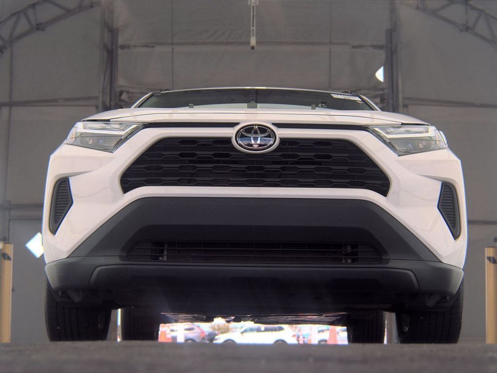 Certified 2024 Toyota RAV4 XLE AWD/4WD image 40