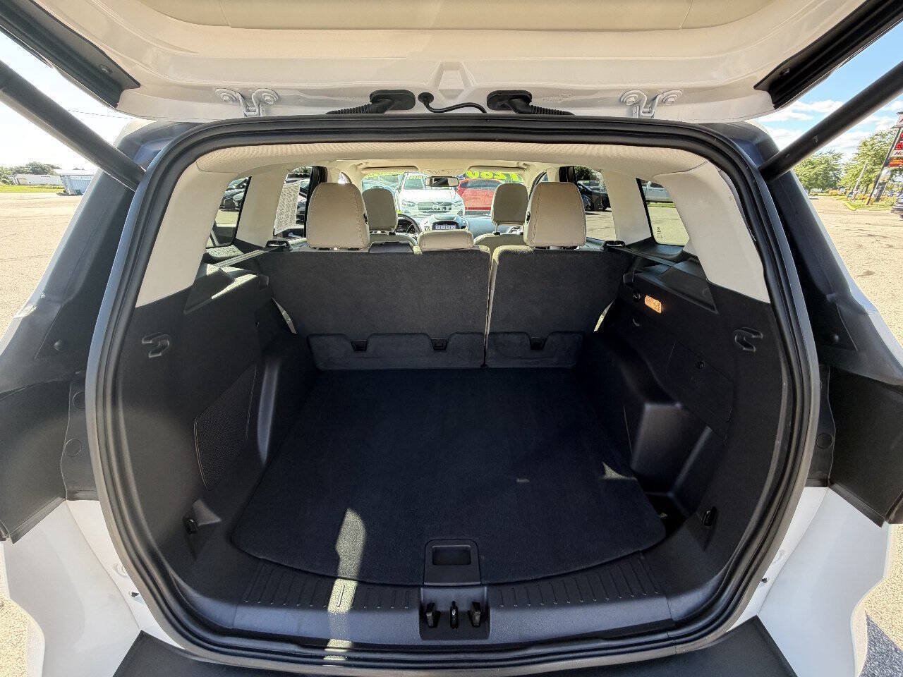 Used 2019 Ford Escape Titanium AWD/4WD image 16