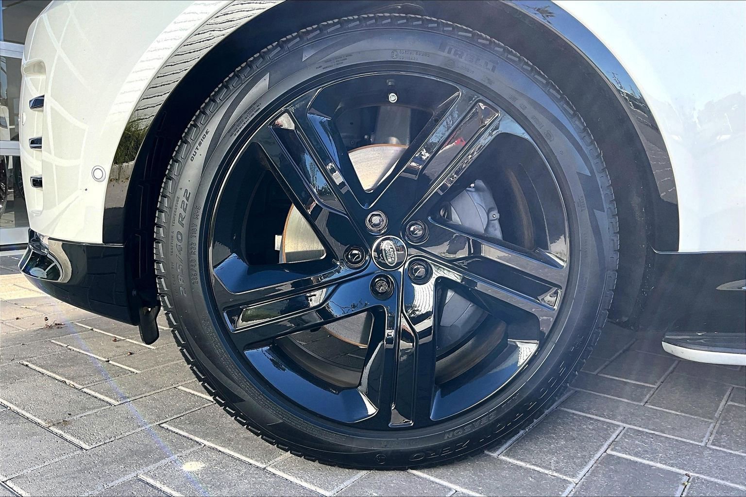 Used 2025 Land Rover Discovery Dynamic SE image 8