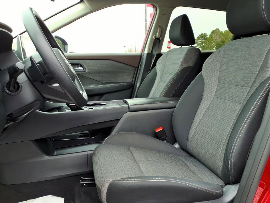 Used 2023 Nissan Rogue SV image 14