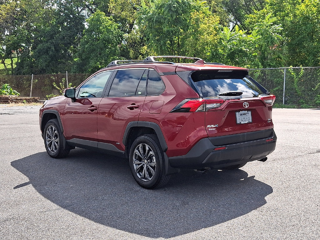 Used 2025 Toyota RAV4 XLE Premium w/ Weather Package AWD/4WD image 4