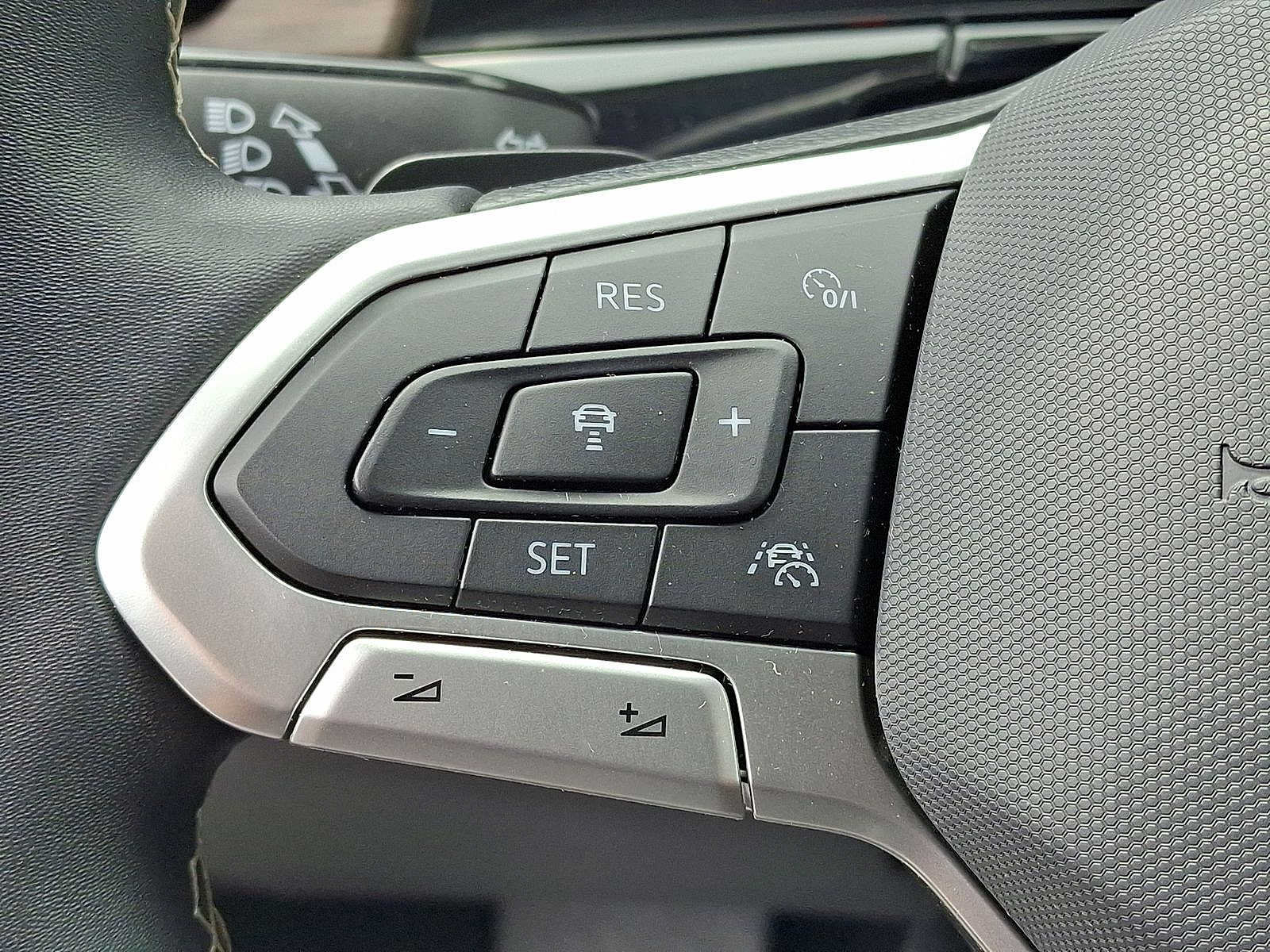 Used 2024 Volkswagen Atlas SEL AWD/4WD image 17
