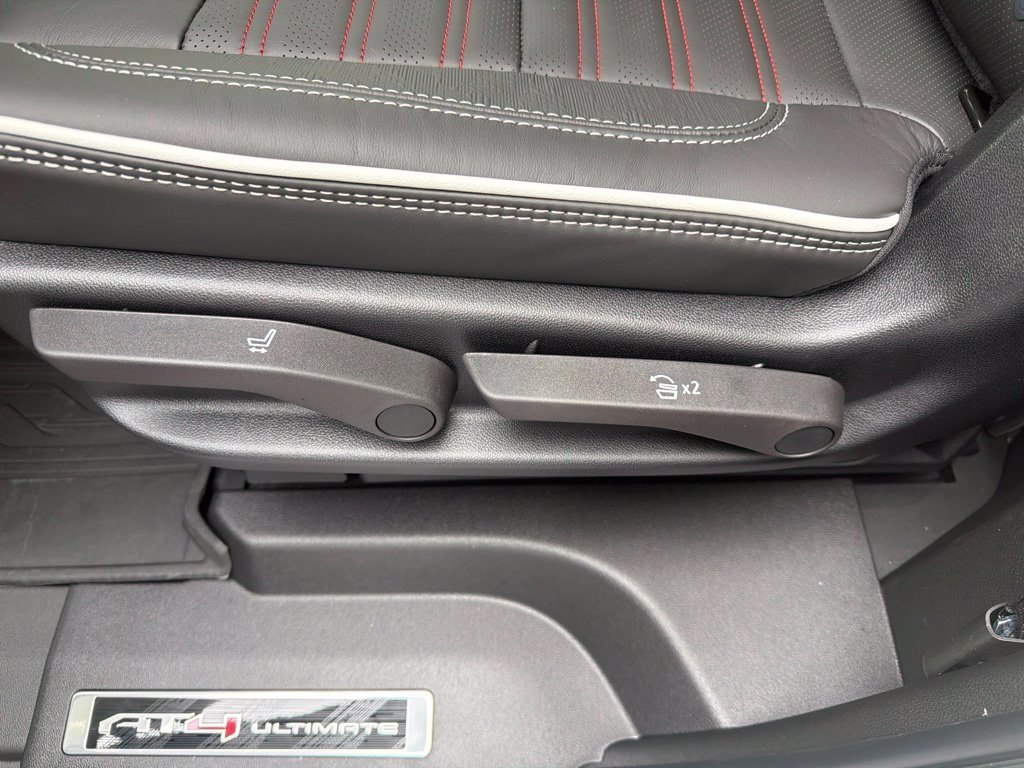 New 2026 GMC Yukon AT4 Ultimate w/ LPO, Floor Liner Package AWD/4WD image 39