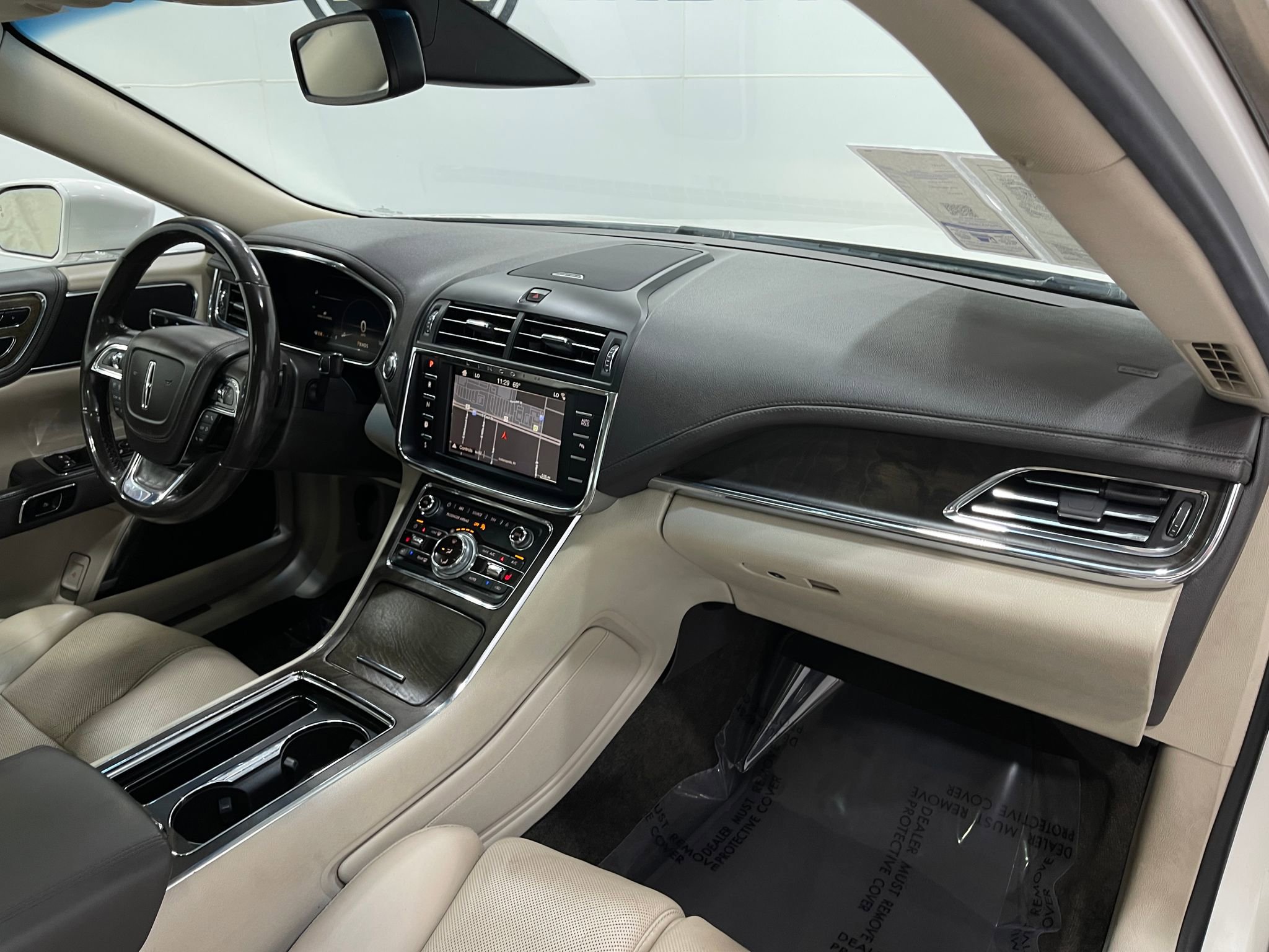 Used 2018 Lincoln Continental Select w/ Continental Climate Package image 19