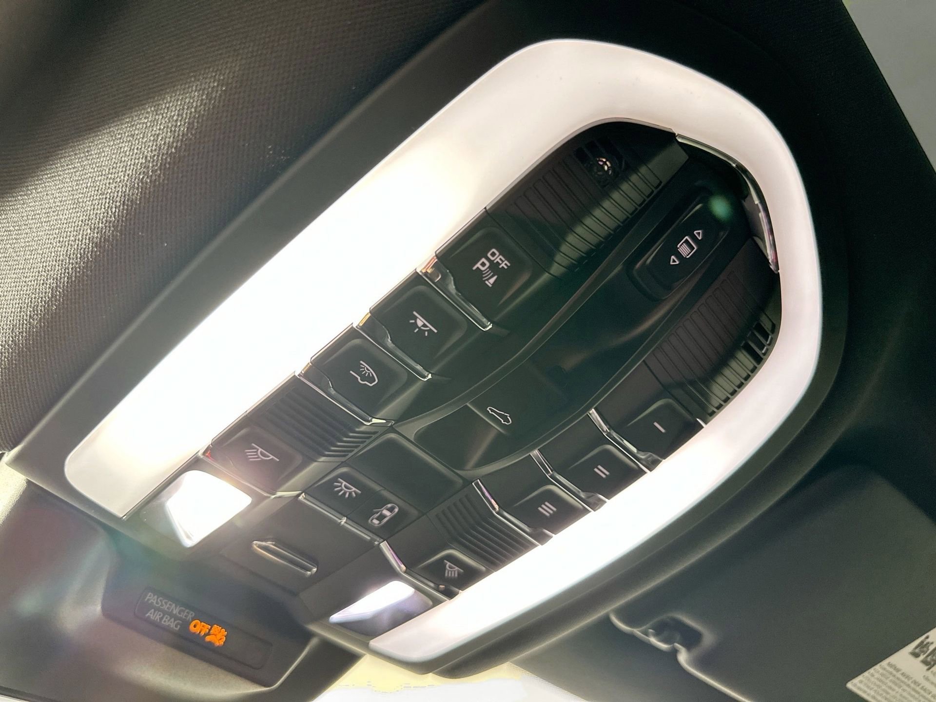 Certified 2025 Porsche Macan image 26