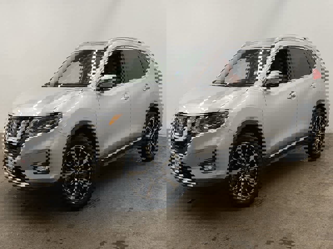 Used 2017 Nissan Rogue SL w/ SL Premium Package image 1