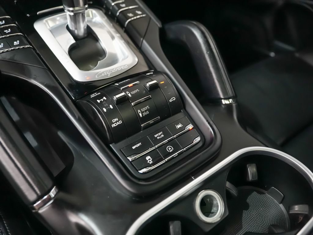 Certified 2017 Porsche Cayenne Turbo AWD/4WD image 34