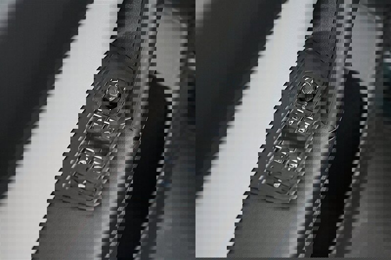 Used 2019 Volkswagen Tiguan SE image 9