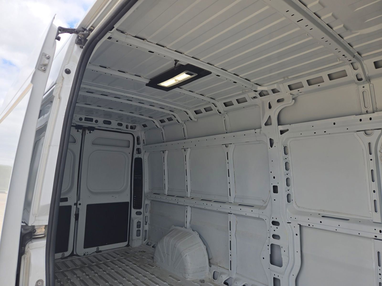 Used 2025 RAM ProMaster 3500 w/ Convenience Group FWD image 24