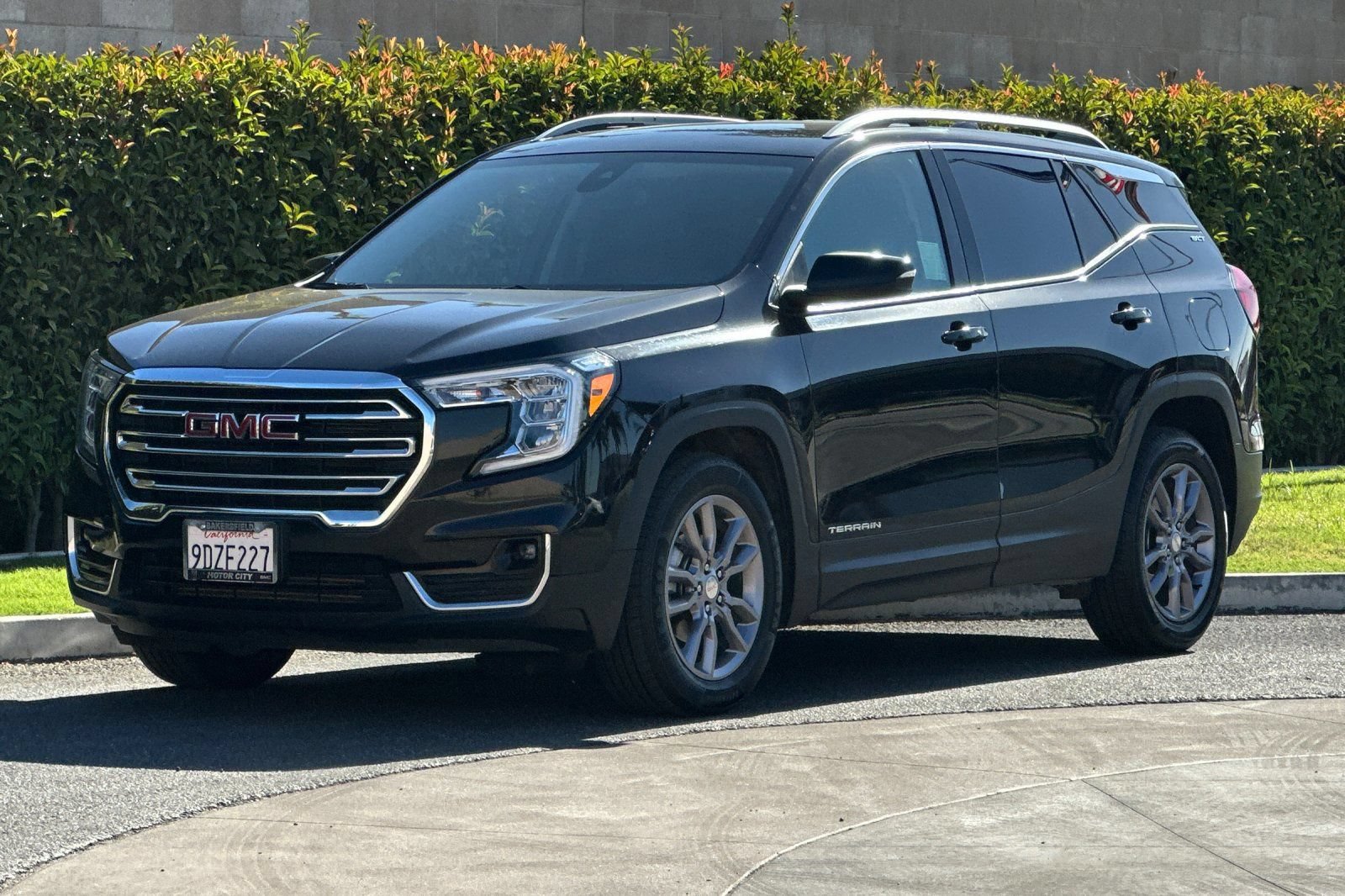 Certified 2023 GMC Terrain SLT w/ LPO, Cargo Package FWD image 8