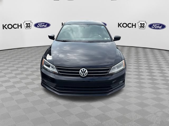 Used 2016 Volkswagen Jetta Sport FWD image 2