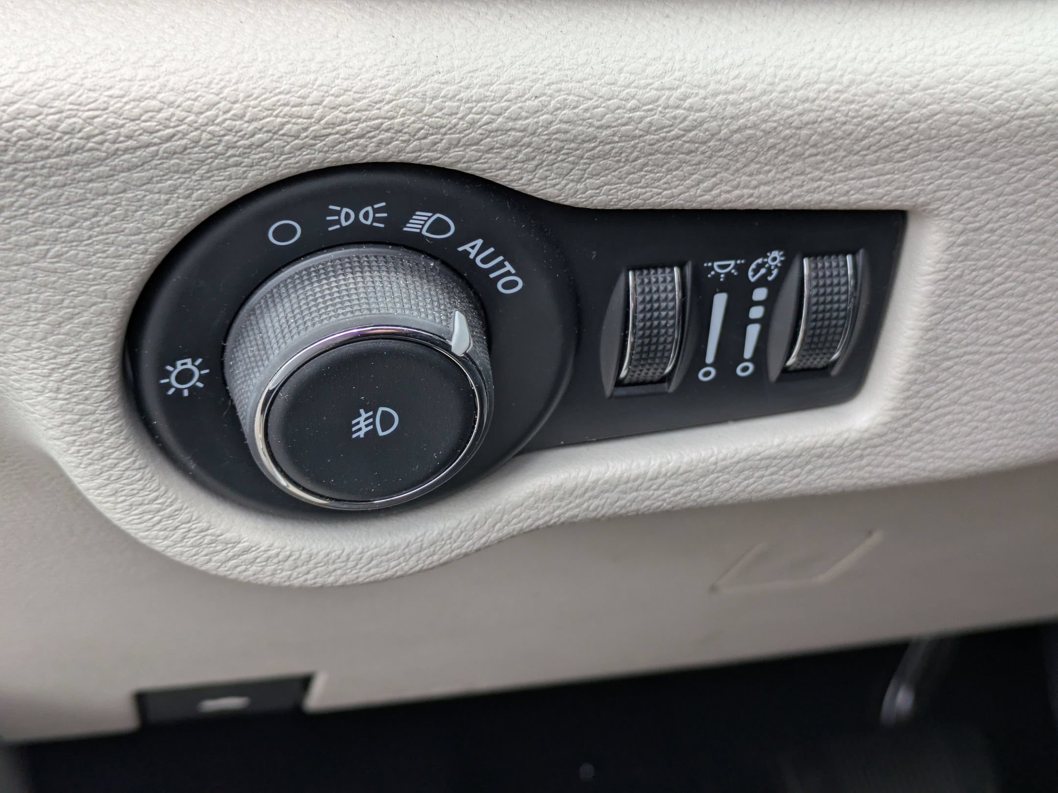Used 2024 Chrysler Pacifica Touring-L FWD image 14