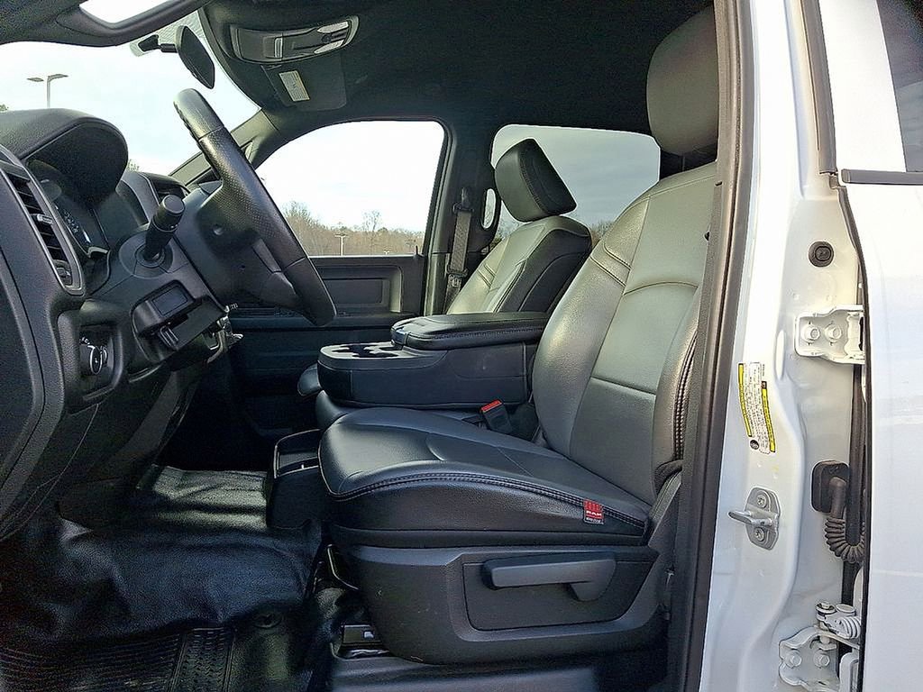 Used 2022 RAM 2500 Tradesman w/ Chrome Appearance Group AWD/4WD image 13