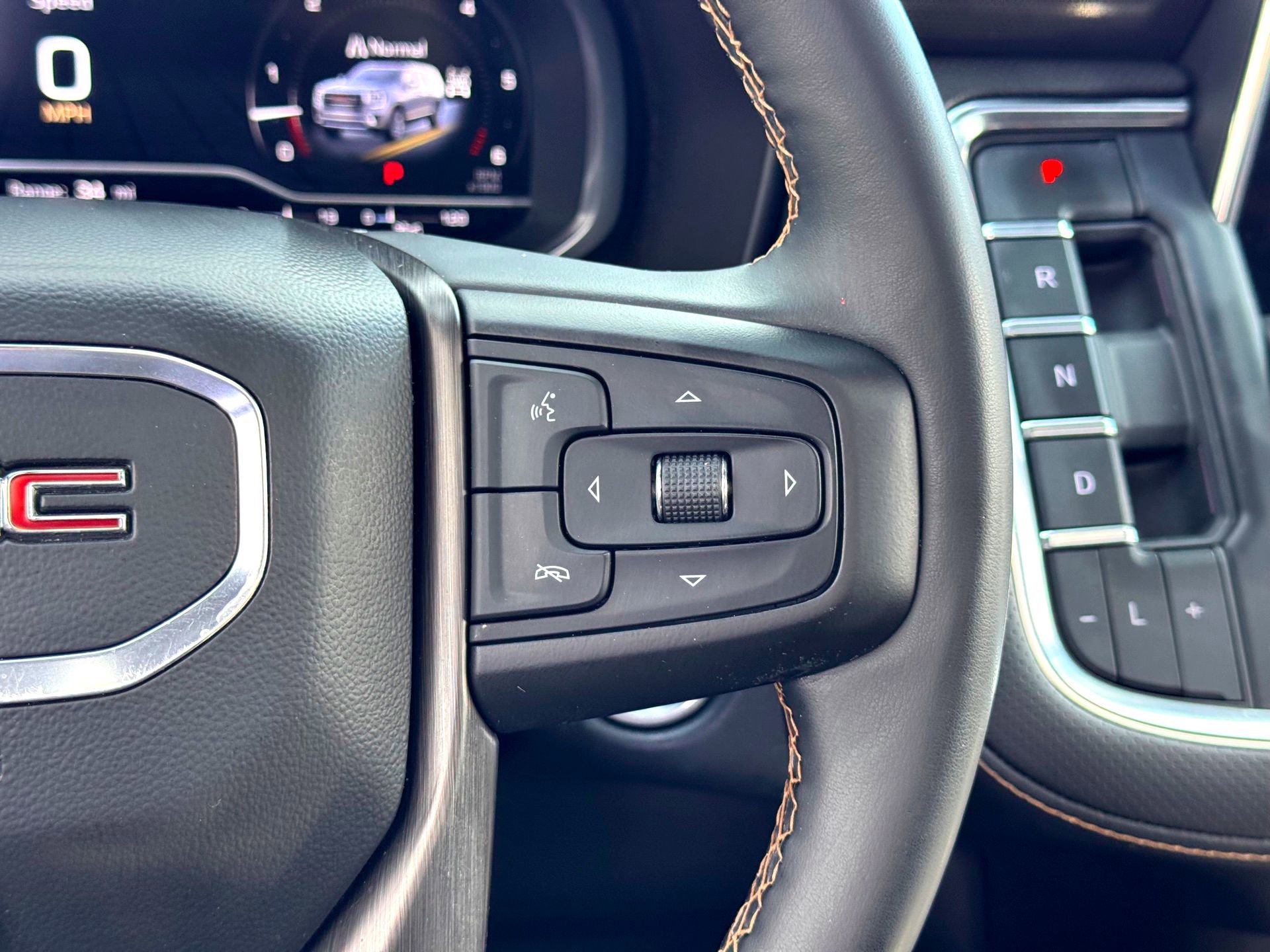 Used 2023 GMC Yukon AT4 w/ Technology Package image 27