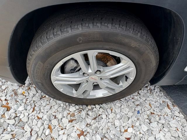 Used 2023 GMC Terrain SLE image 11