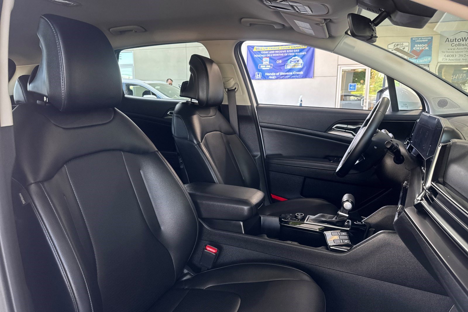 Used 2024 Kia Sportage EX FWD image 32