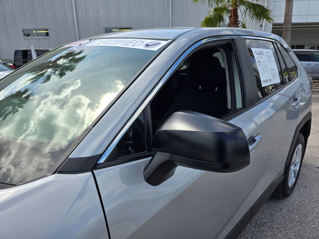 Used 2025 Toyota RAV4 LE image 9