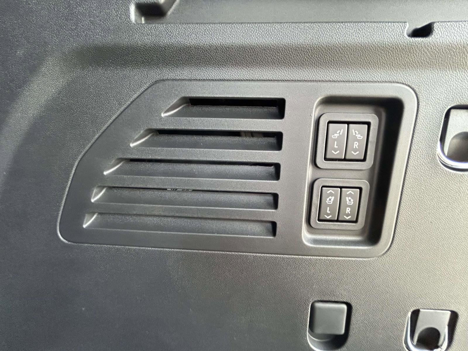 New 2026 Chevrolet Traverse High Country w/ LPO, Floor Liner Package image 18