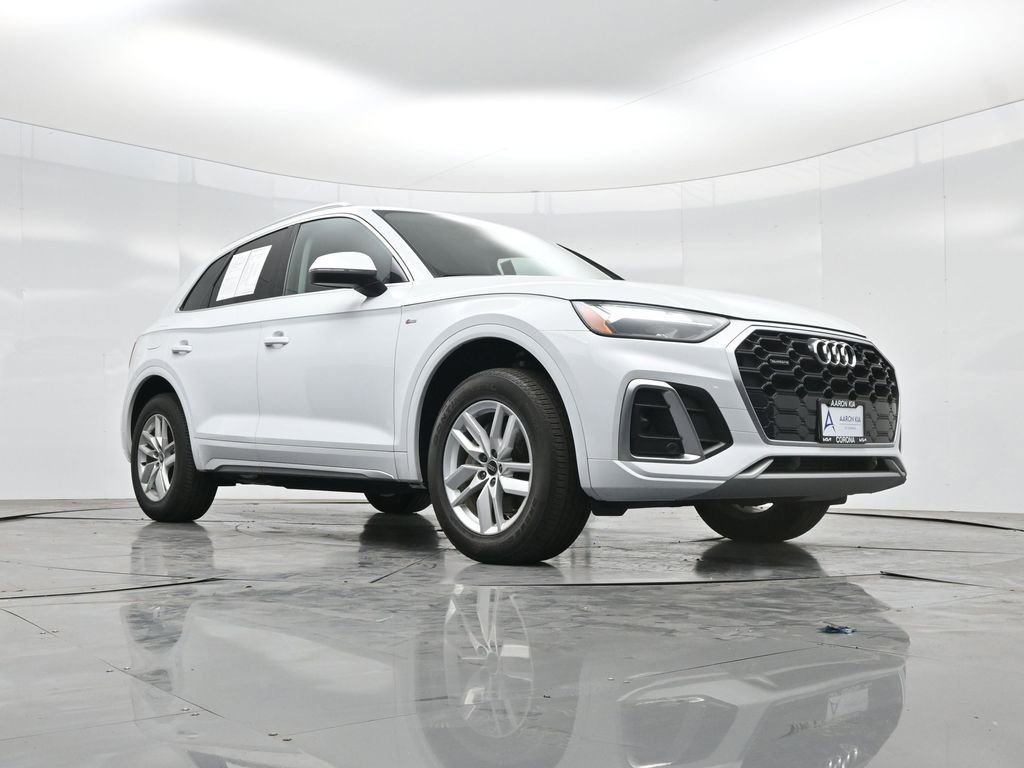 Used 2023 Audi Q5 2.0T Premium w/ Convenience Package AWD/4WD image 2