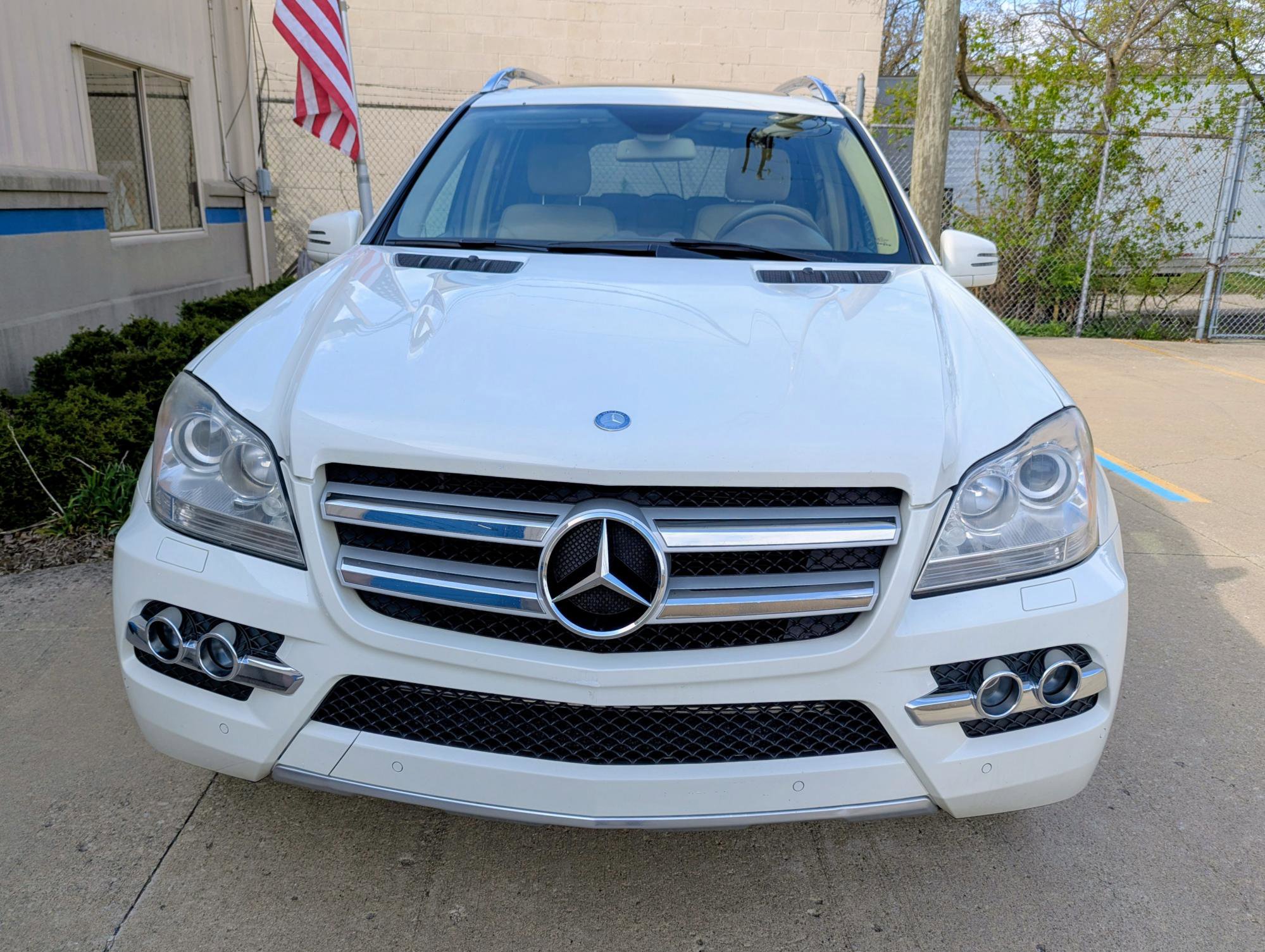 Used 2011 Mercedes-Benz GL 450 4MATIC image 2