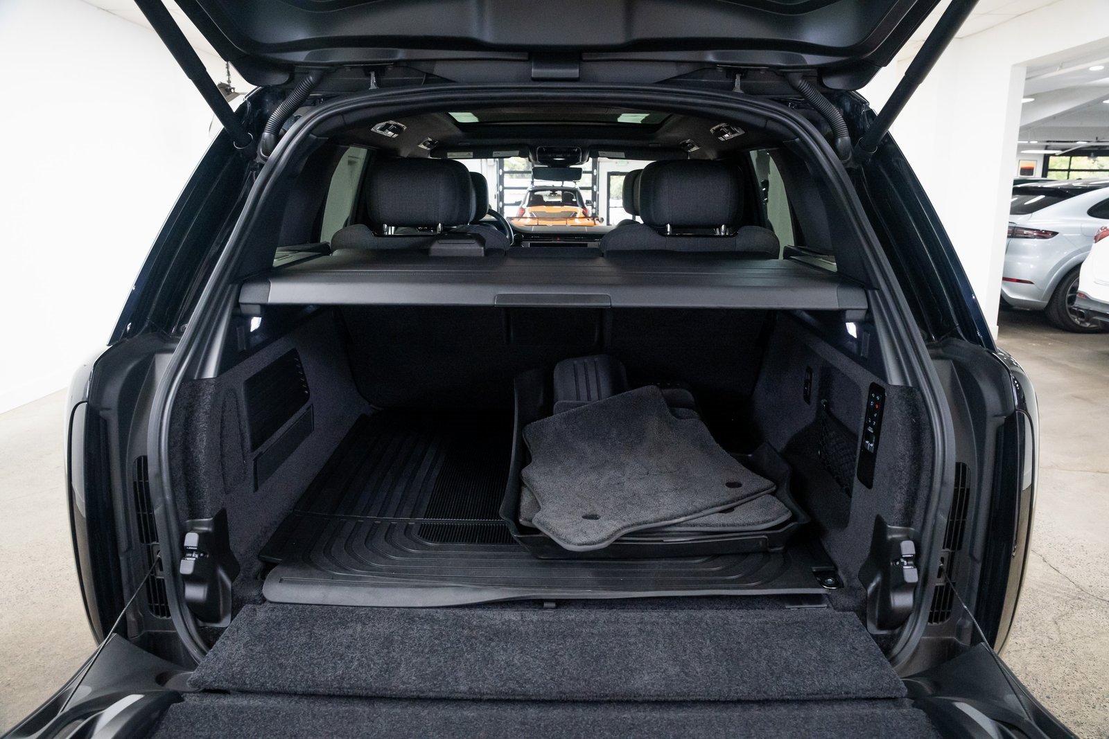 Used 2023 Land Rover Range Rover SV image 10