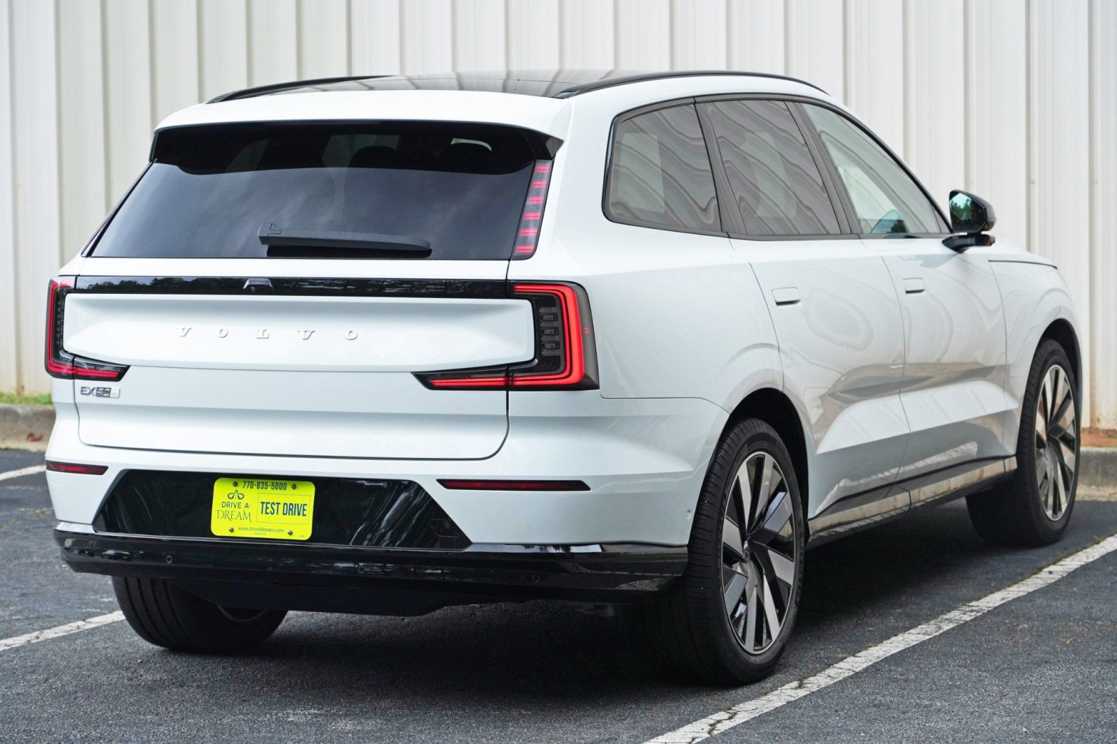 Used 2025 Volvo EX90 Ultra AWD/4WD image 50