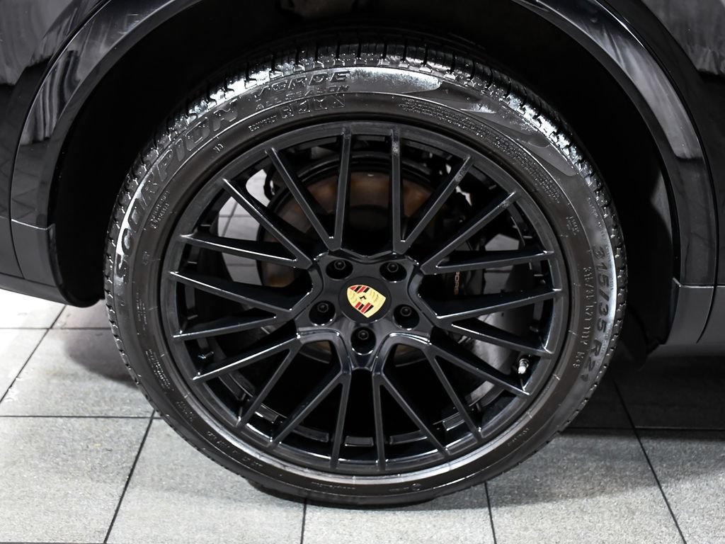 Used 2023 Porsche Cayenne Platinum Edition AWD/4WD image 8