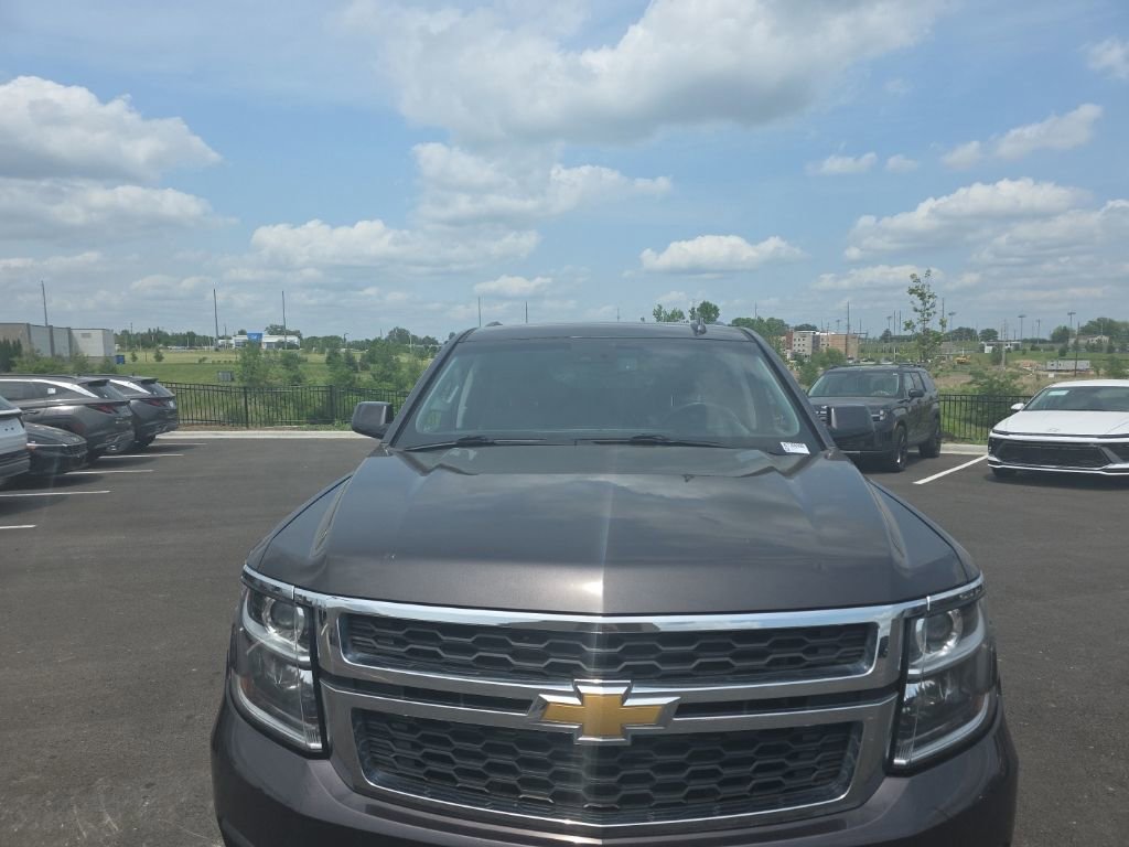 Used 2018 Chevrolet Suburban LT RWD image 2