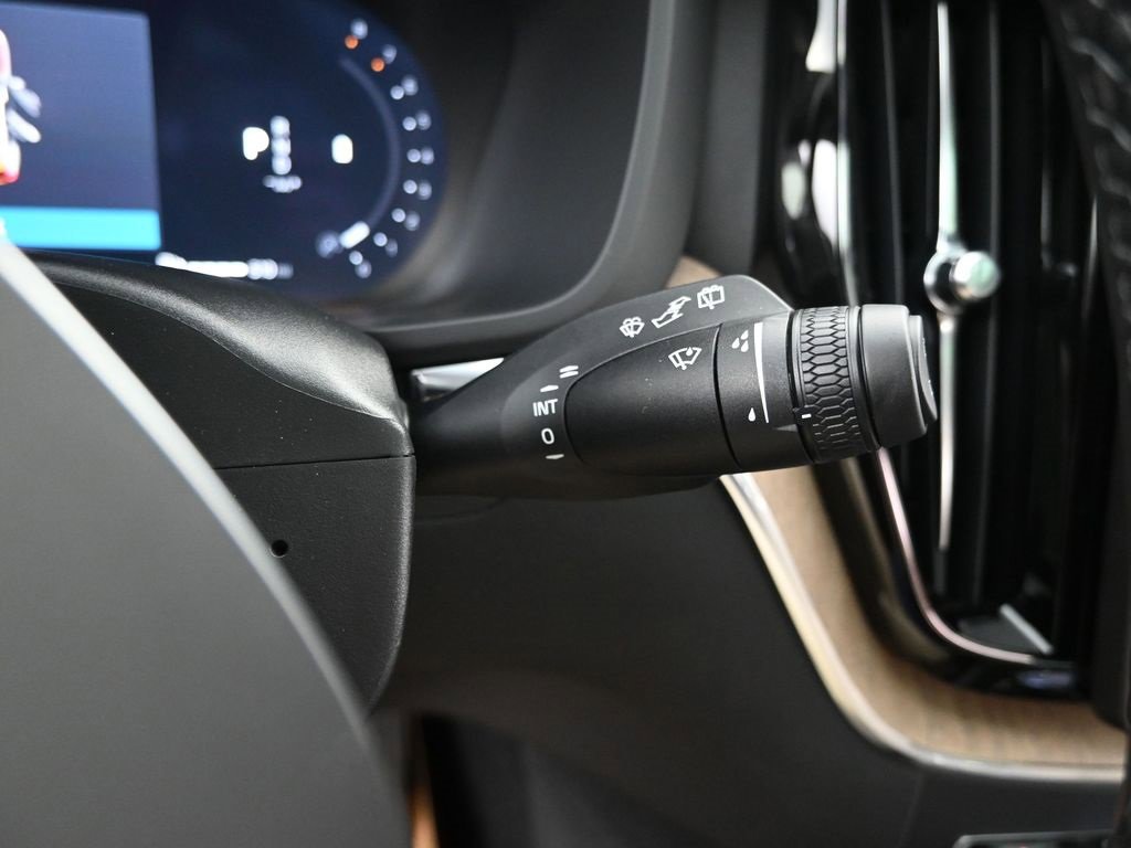 New 2026 Volvo XC60 B5 Plus w/ Climate Package image 18