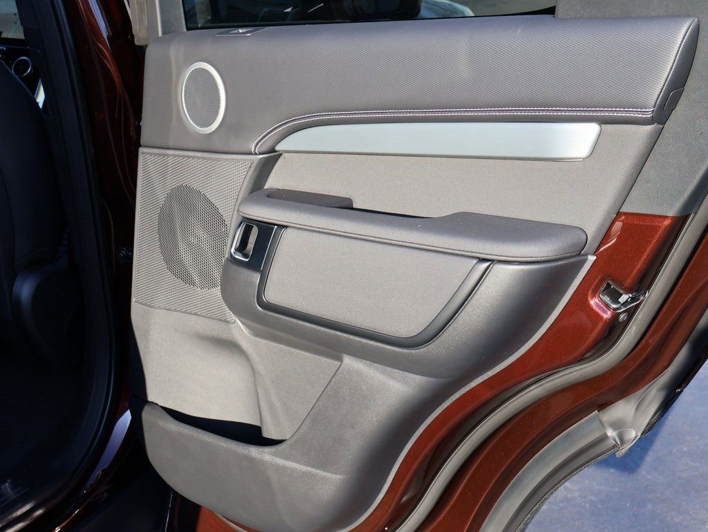 New 2026 Land Rover Discovery Limited Edition image 15