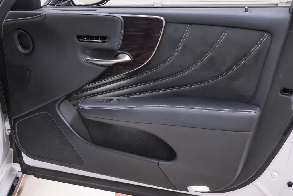 Used 2021 Lexus LS 500 w/ Interior Upgrade Package RWD image 28