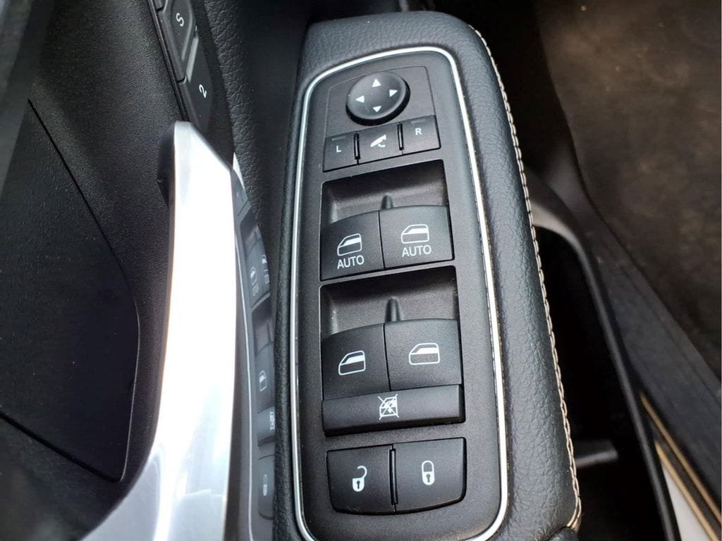 Used 2023 RAM 1500 Laramie AWD/4WD image 17