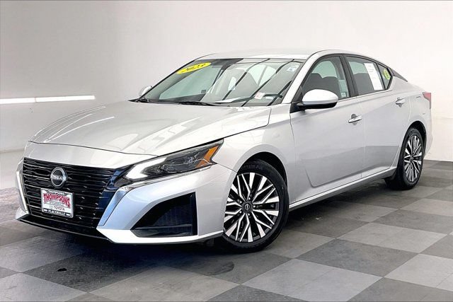 Used 2023 Nissan Altima 2.5 SV FWD image 12