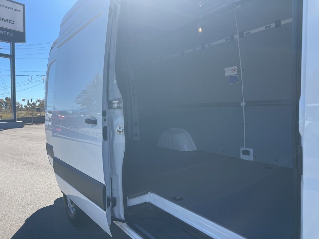Used 2025 Mercedes-Benz Sprinter 2500 image 25