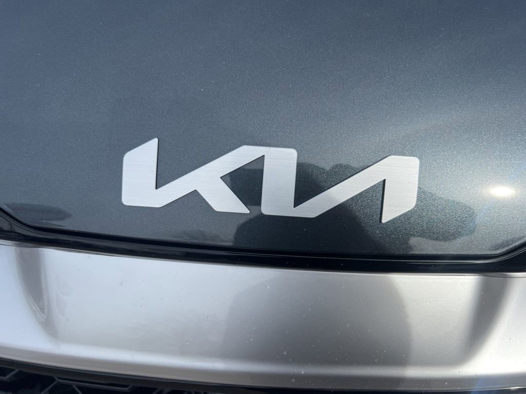 Certified 2025 Kia Sportage EX image 28