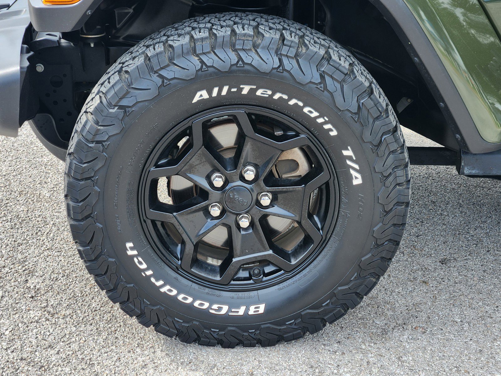 Used 2021 Jeep Gladiator Willys AWD/4WD image 29