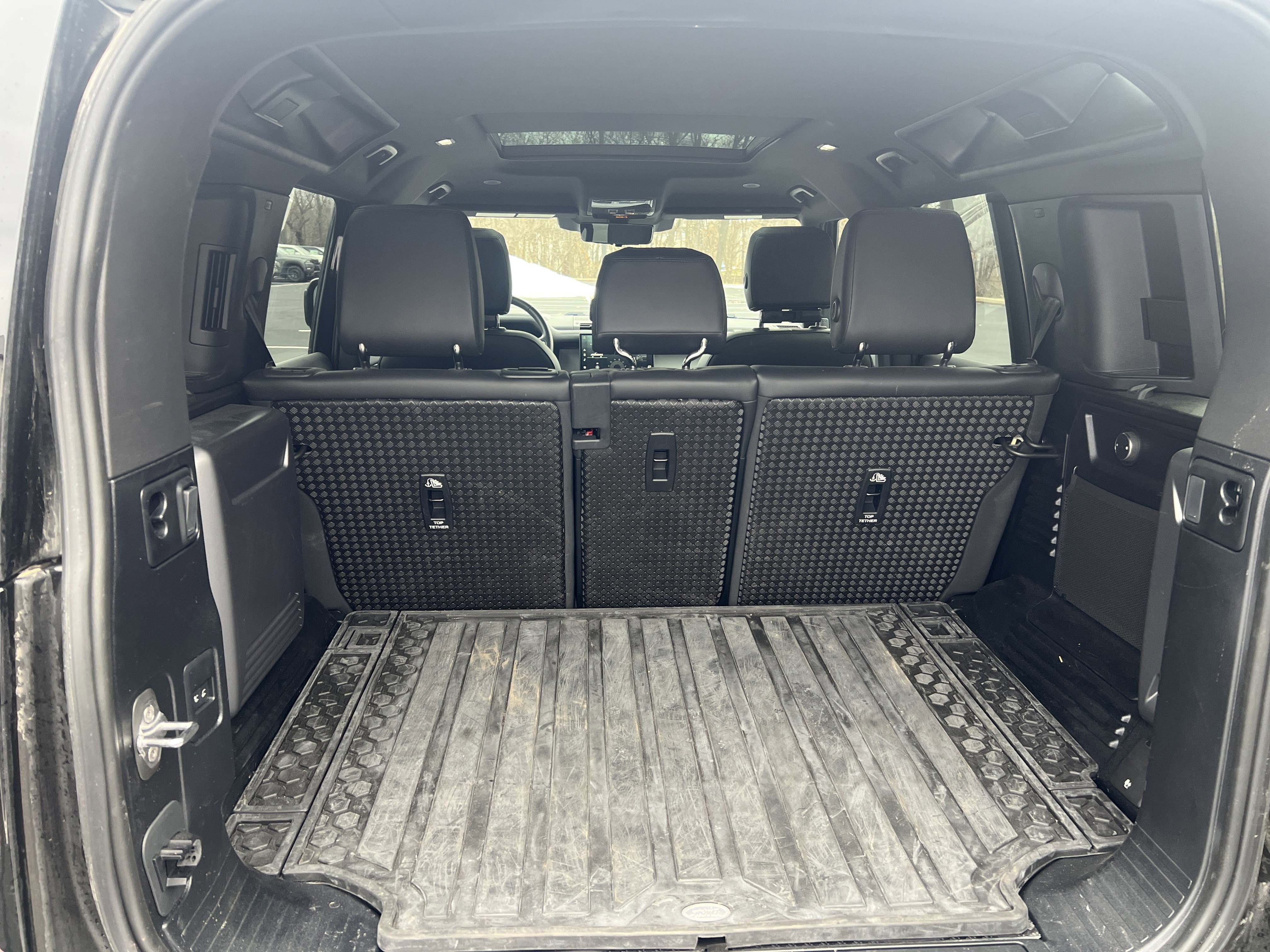 Certified 2024 Land Rover Defender 110 SE image 13