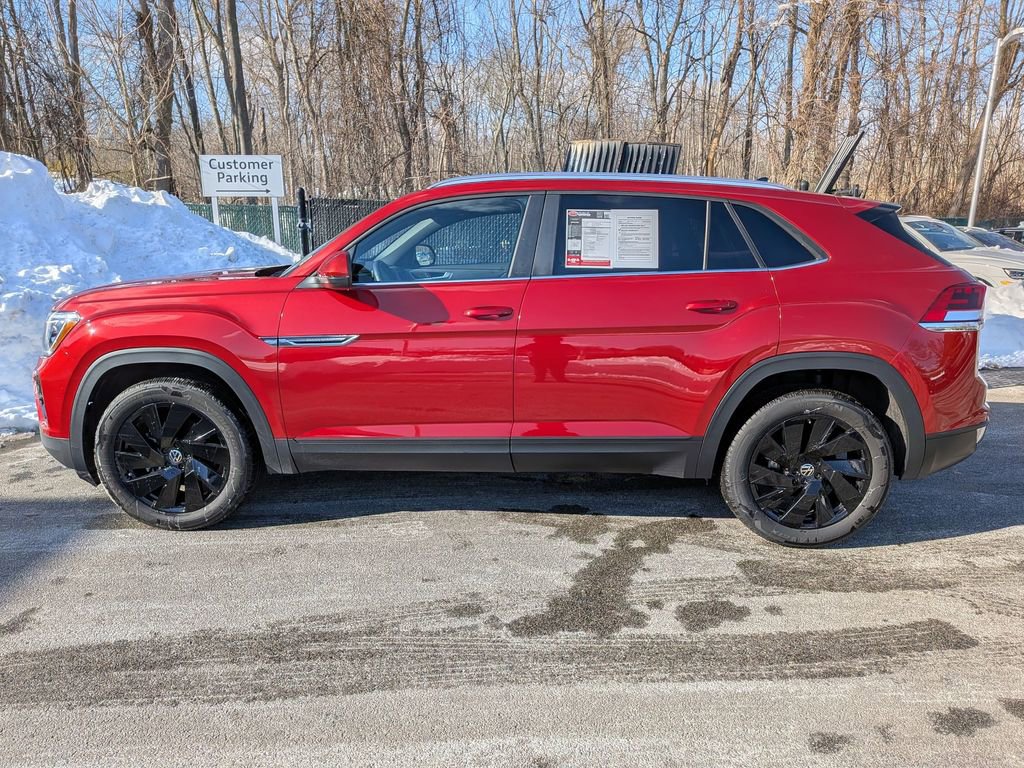Used 2025 Volkswagen Atlas Cross Sport SE w/ Panoramic Sunroof Package image 2