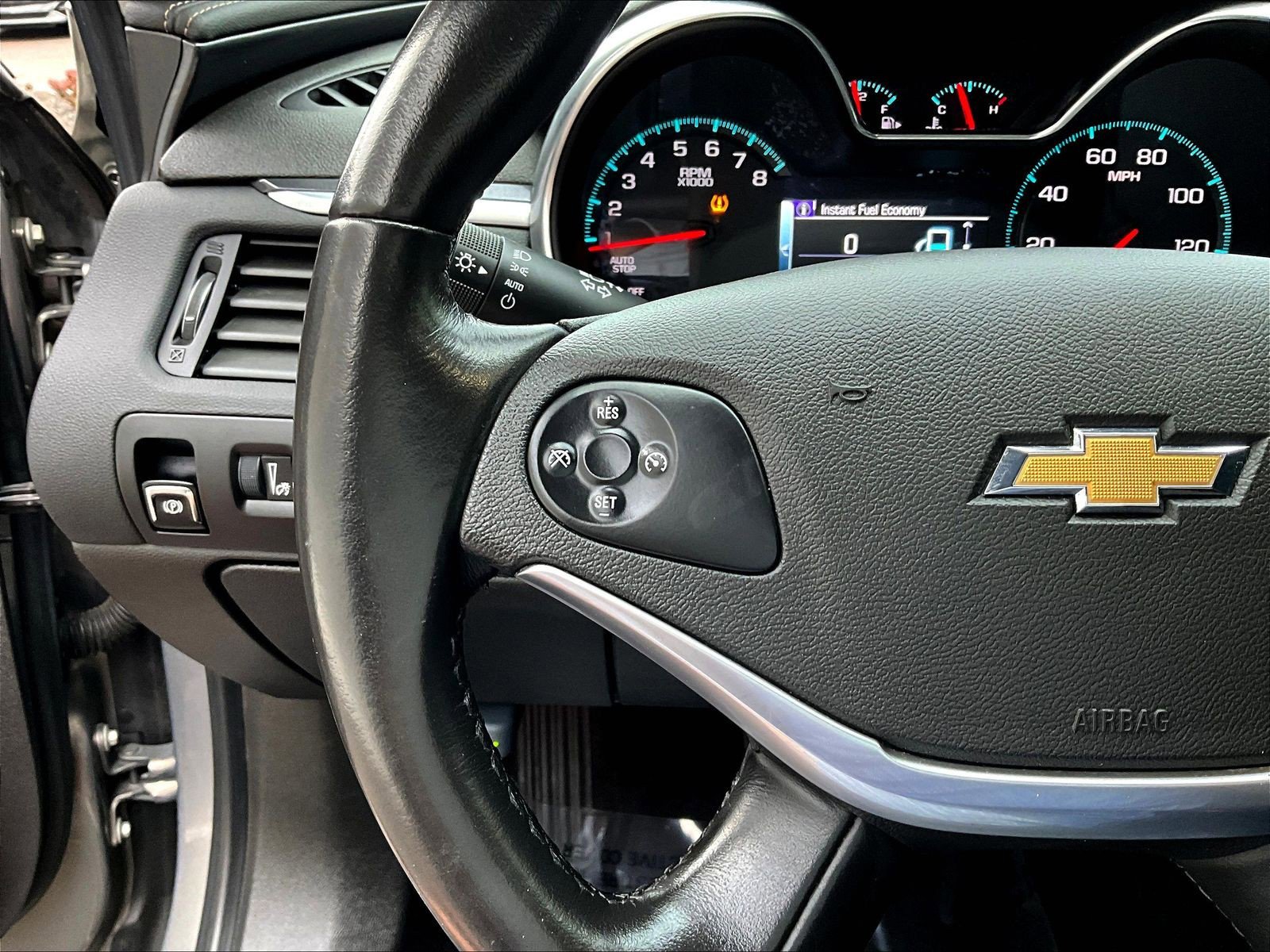 Used 2019 Chevrolet Impala LT FWD image 11