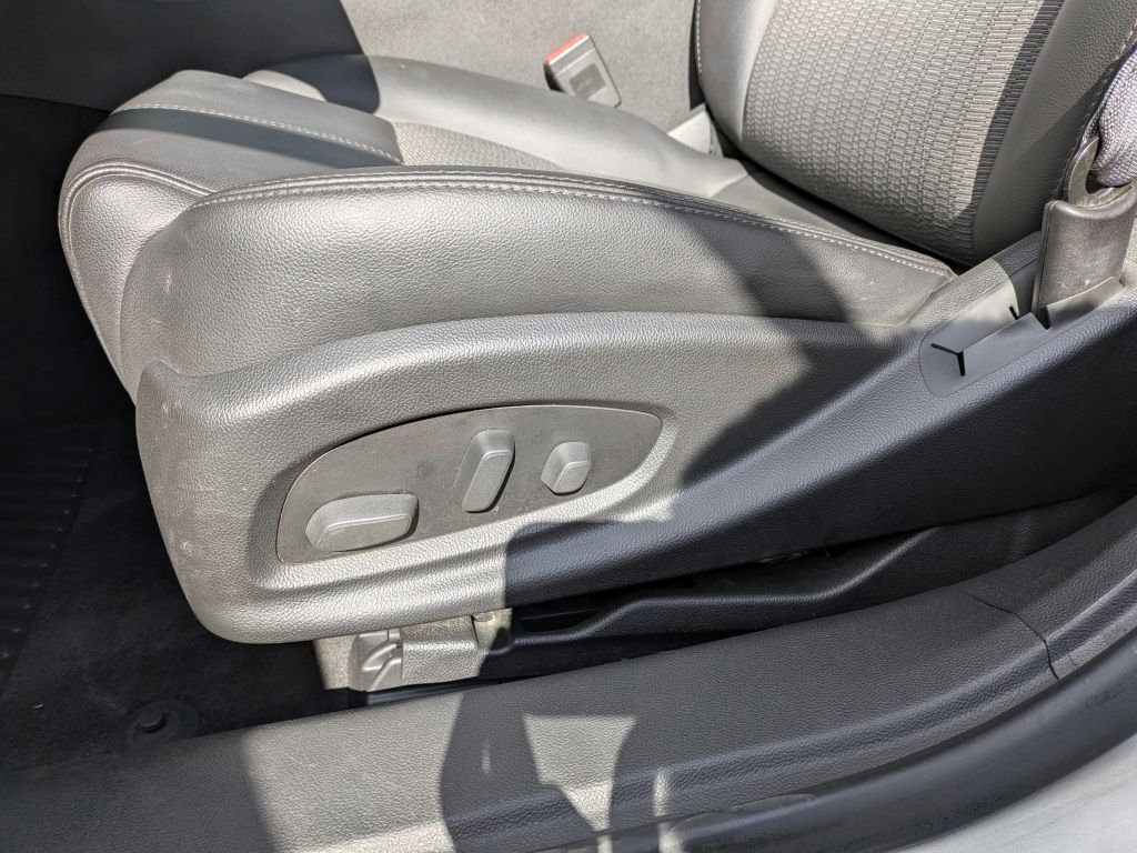 Used 2014 Chevrolet Impala LT w/ Convenience Package image 13