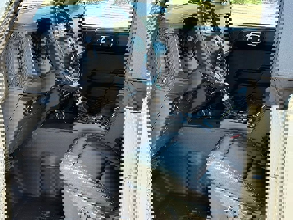 New 2025 Ford Bronco Badlands image 5