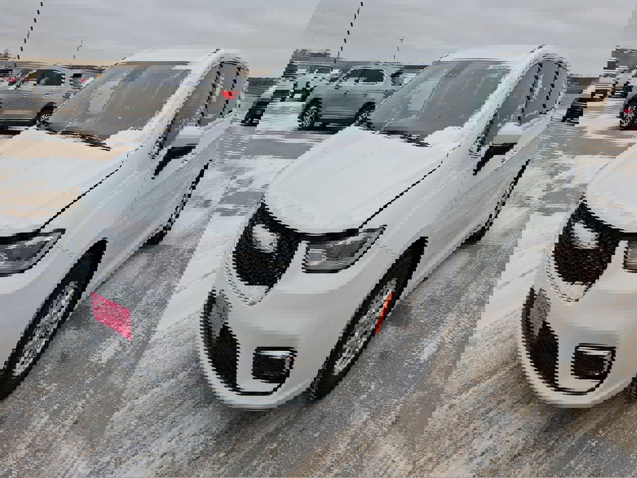 Used 2023 Chrysler Pacifica Touring-L FWD image 2