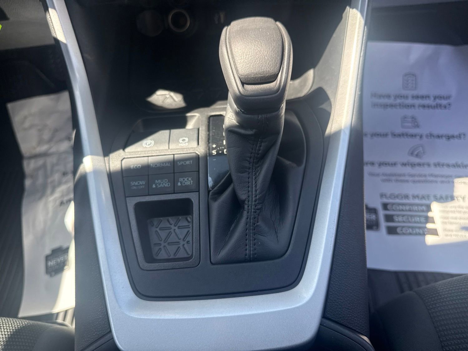Used 2023 Toyota RAV4 LE AWD/4WD image 6