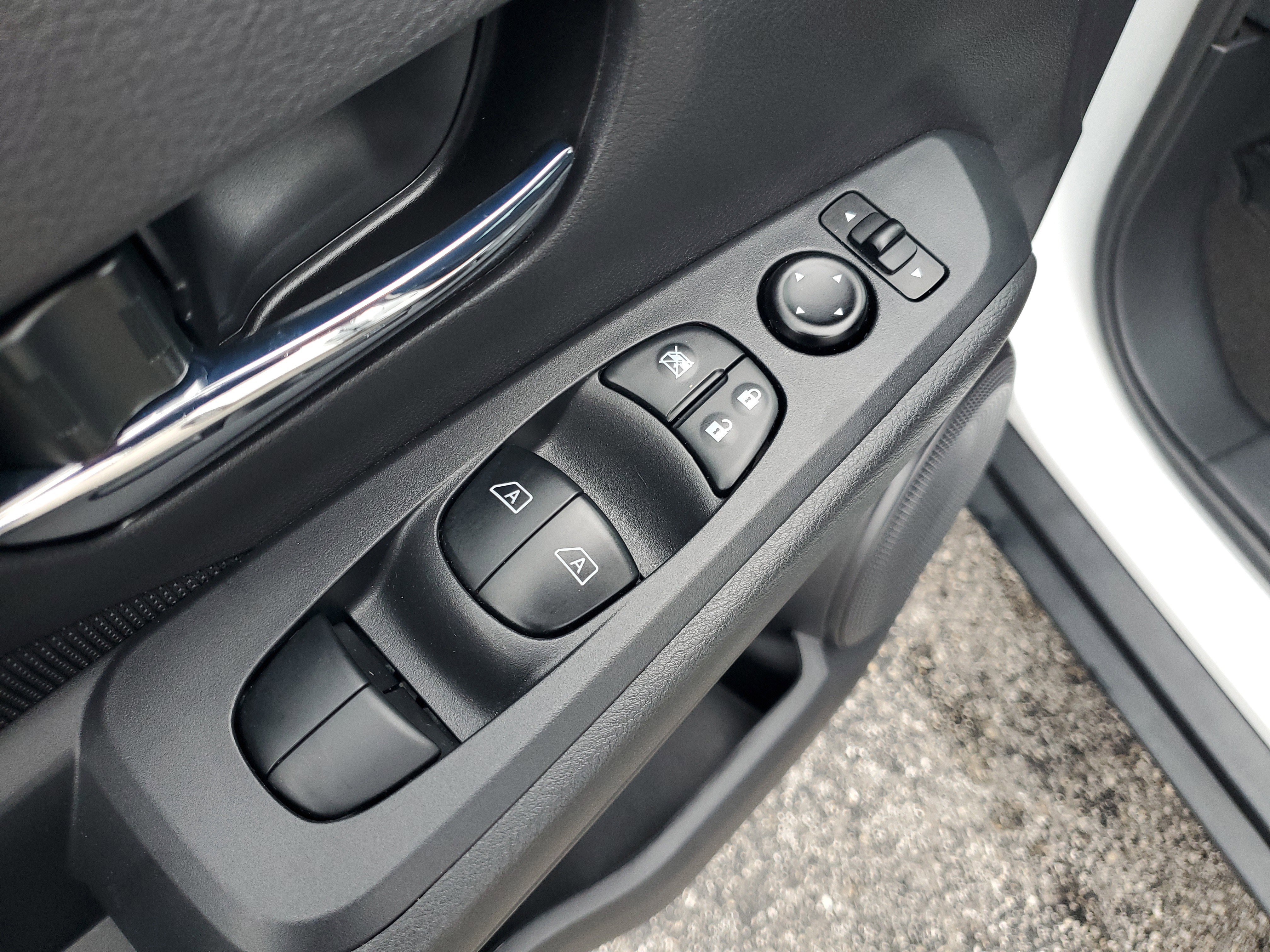 Used 2021 Nissan Kicks SV image 20