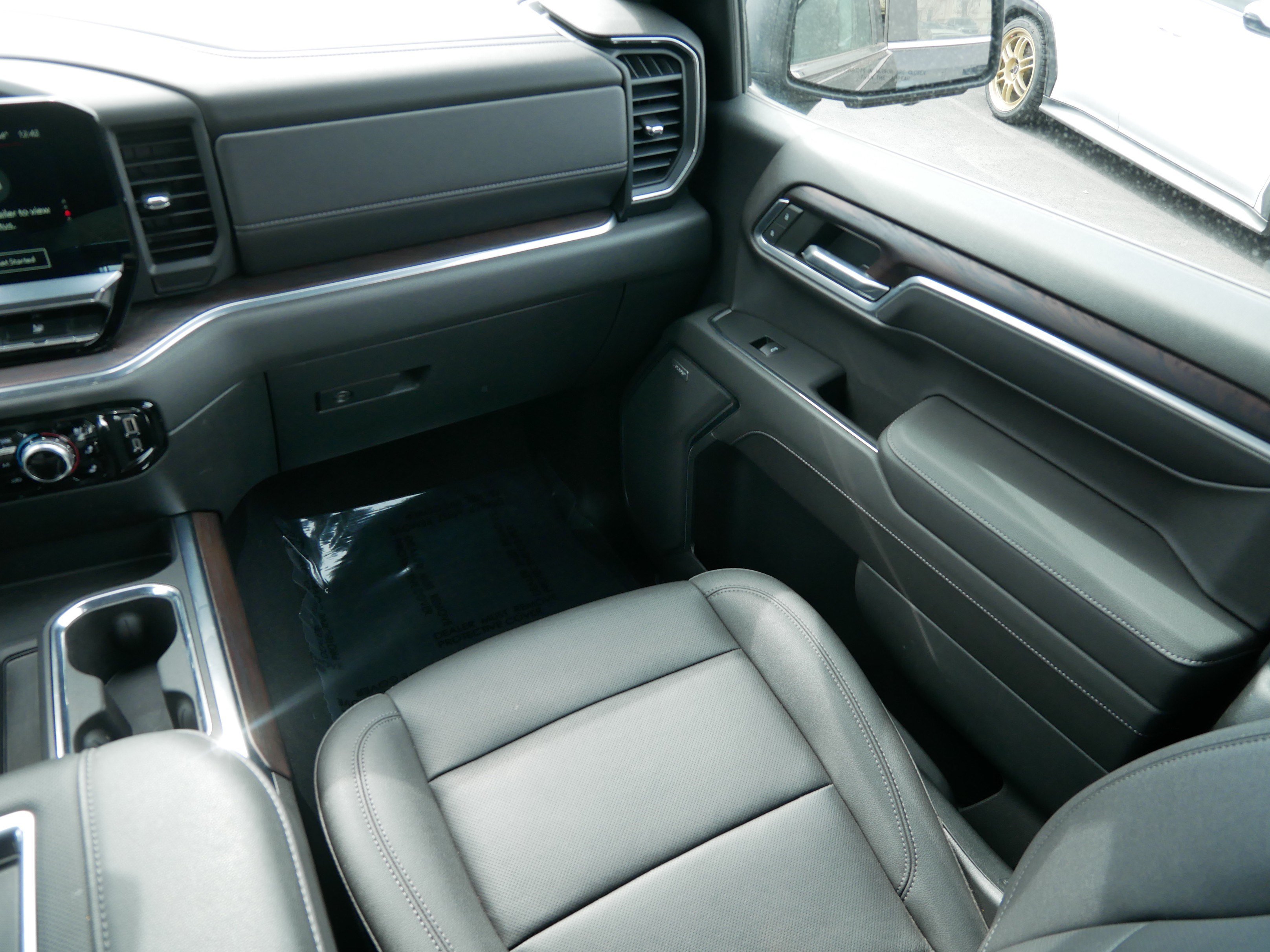 Used 2022 GMC Sierra 1500 SLT w/ SLT Premium Plus Package AWD/4WD image 11