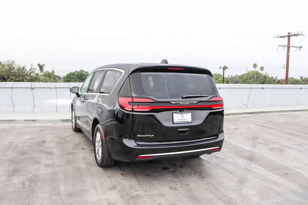 New 2027 Chrysler Pacifica Select FWD image 7