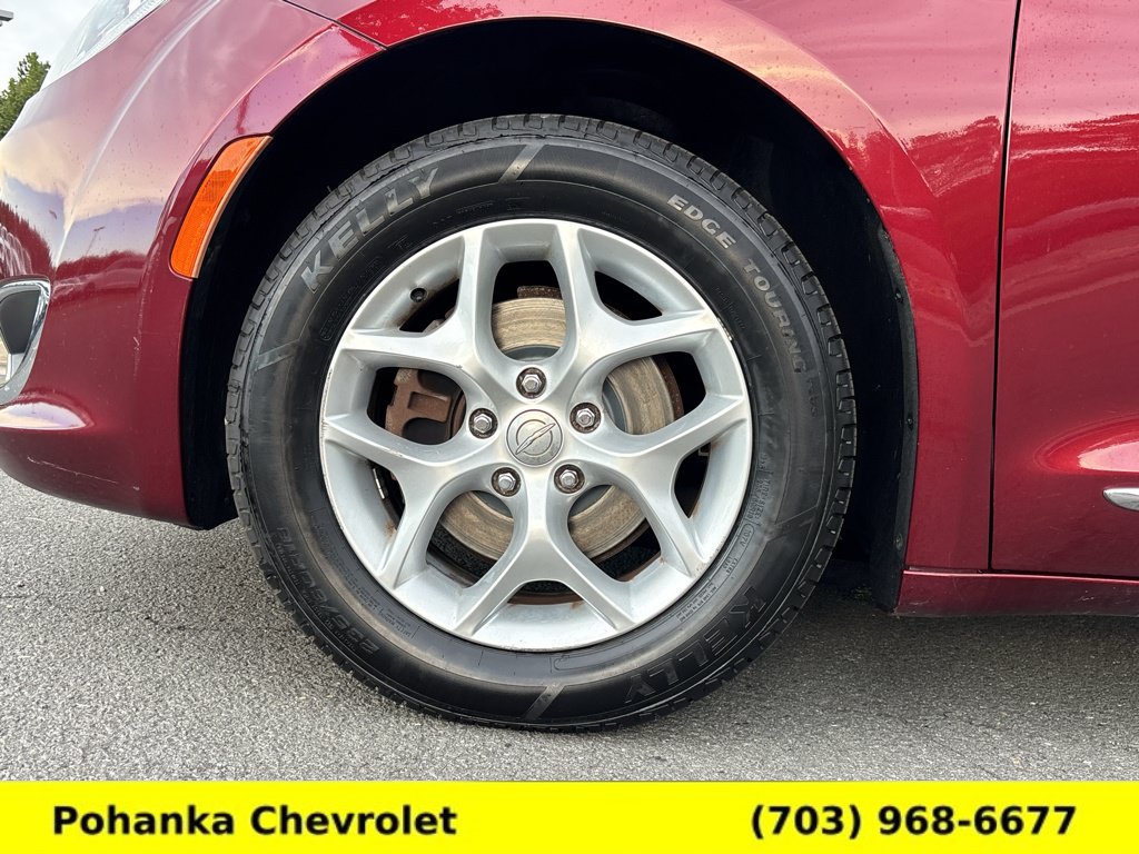 Used 2018 Chrysler Pacifica Touring-L w/ Tire & Wheel Group FWD image 27