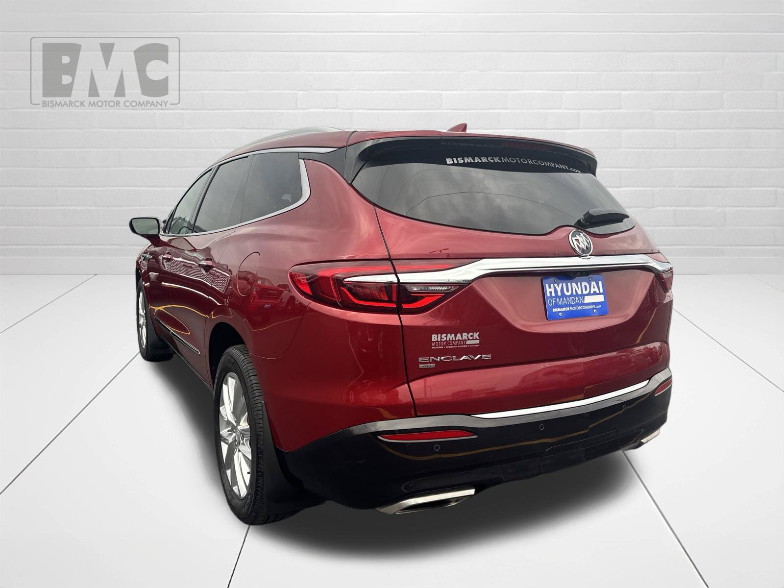 Used 2021 Buick Enclave Premium w/ Surround and Sites Package AWD/4WD image 4