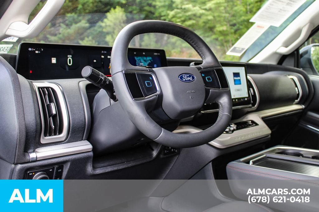 Used 2025 Ford Expedition Active AWD/4WD image 32